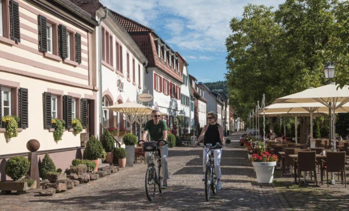 Stadthotel Am Adenauerplatz Marktheidenfeld Bagian luar foto